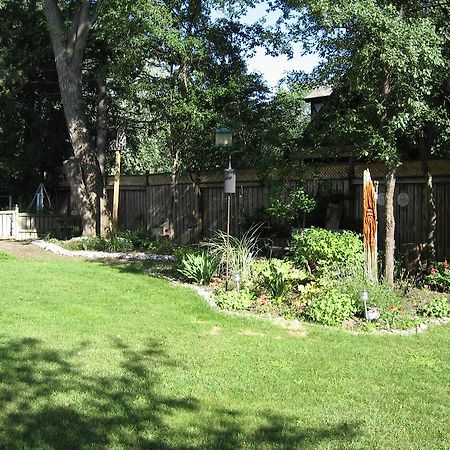 Twin Pines Bed And Breakfast Peterborough Esterno foto