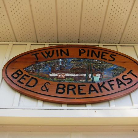 Twin Pines Bed And Breakfast Peterborough Esterno foto