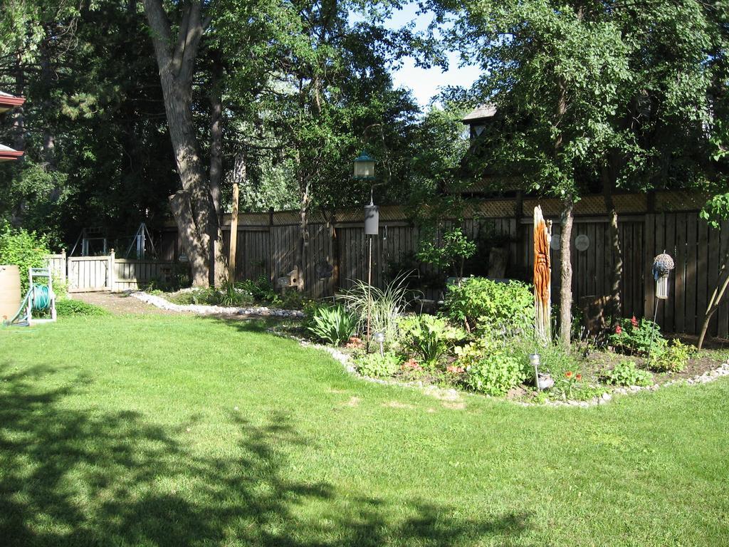 Twin Pines Bed And Breakfast Peterborough Esterno foto