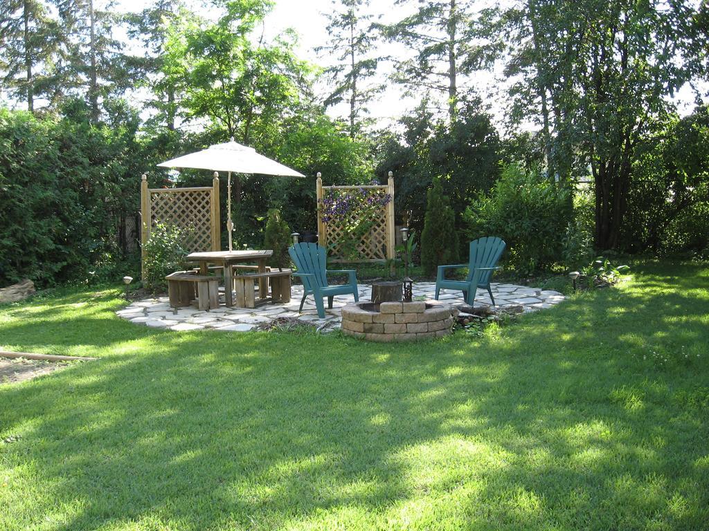 Twin Pines Bed And Breakfast Peterborough Esterno foto