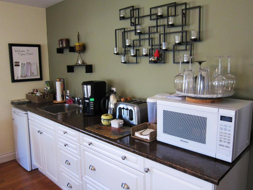 Twin Pines Bed And Breakfast Peterborough Esterno foto