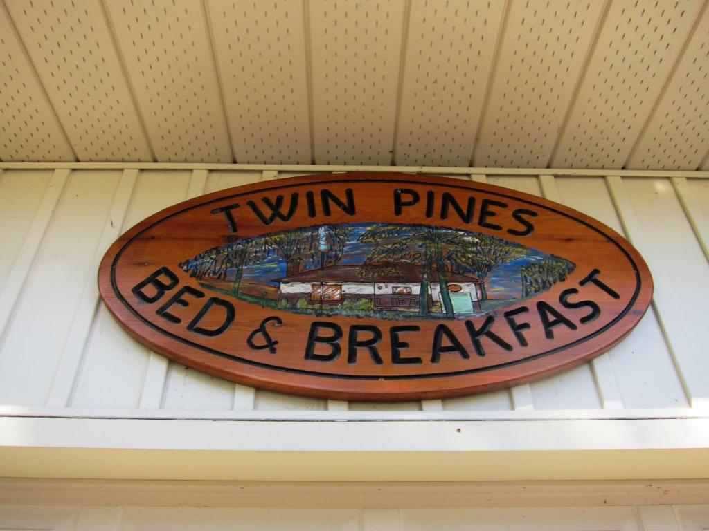 Twin Pines Bed And Breakfast Peterborough Esterno foto