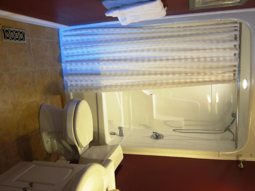 Twin Pines Bed And Breakfast Peterborough Esterno foto