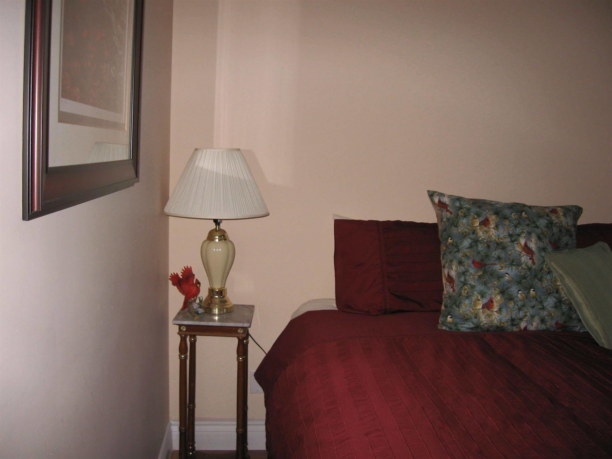 Twin Pines Bed And Breakfast Peterborough Esterno foto